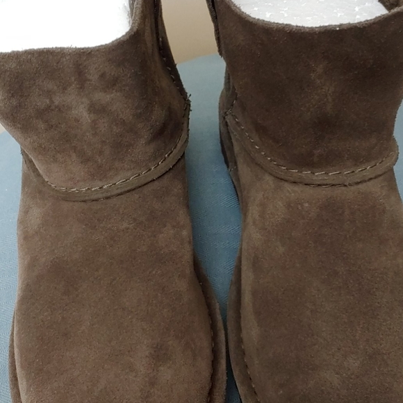 🐸  NWOT UGG Boot - Picture 9 of 11